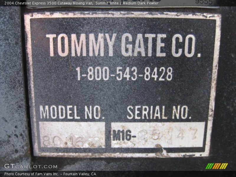 Summit White / Medium Dark Pewter 2004 Chevrolet Express 3500 Cutaway Moving Van