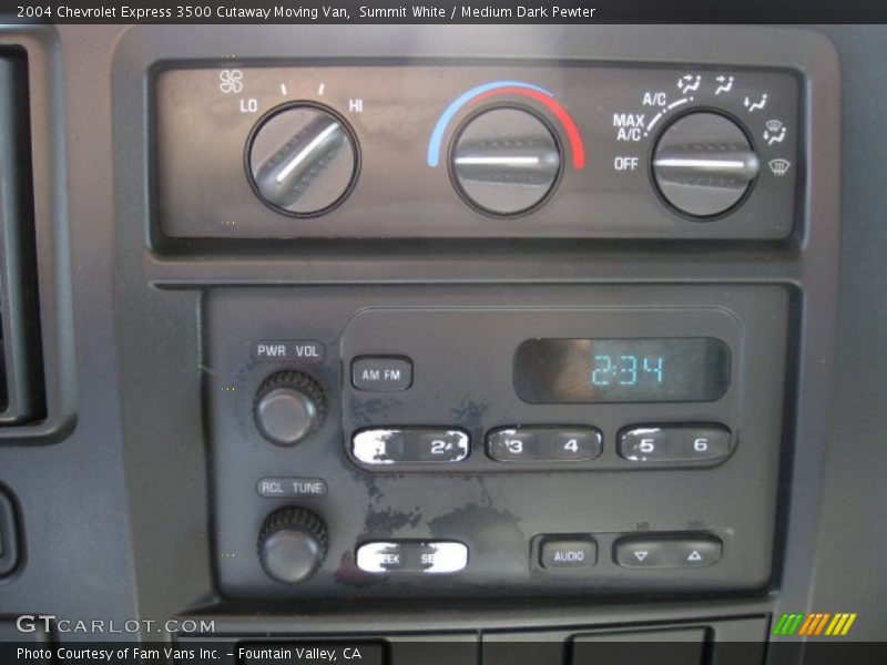 Summit White / Medium Dark Pewter 2004 Chevrolet Express 3500 Cutaway Moving Van