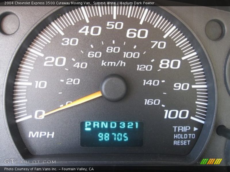 Summit White / Medium Dark Pewter 2004 Chevrolet Express 3500 Cutaway Moving Van