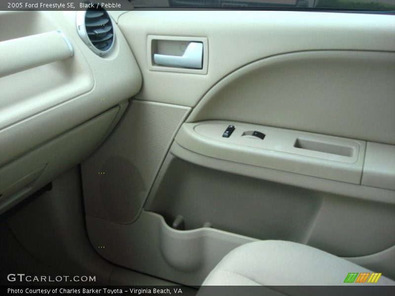 Black / Pebble 2005 Ford Freestyle SE