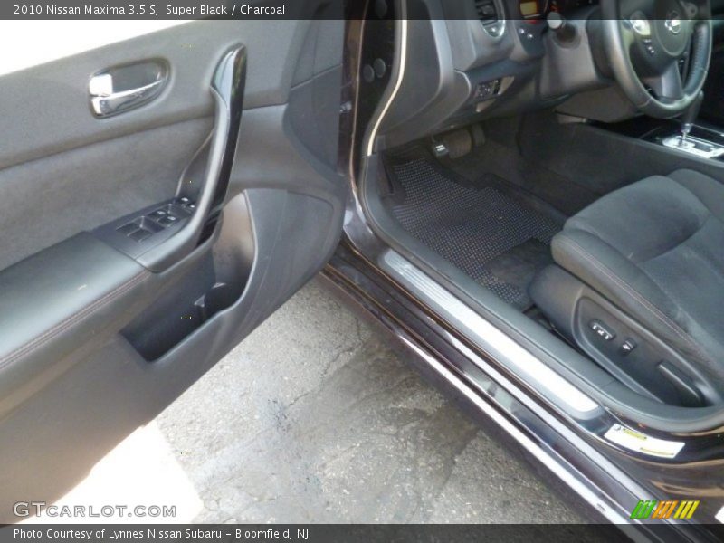 Super Black / Charcoal 2010 Nissan Maxima 3.5 S