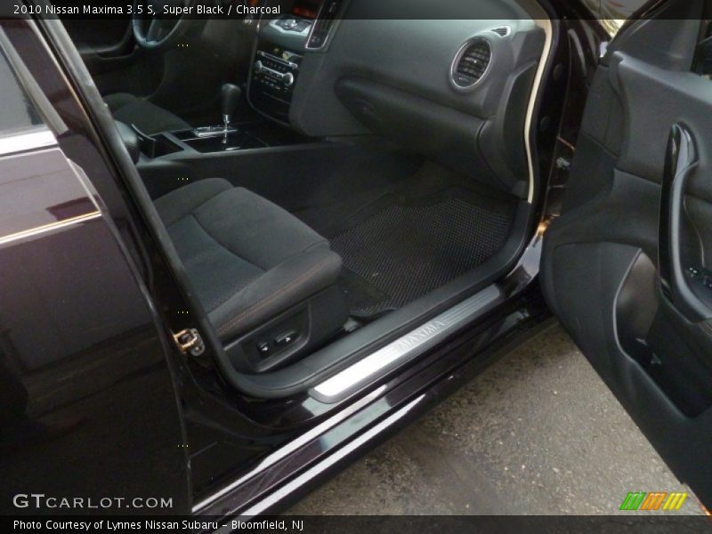 Super Black / Charcoal 2010 Nissan Maxima 3.5 S