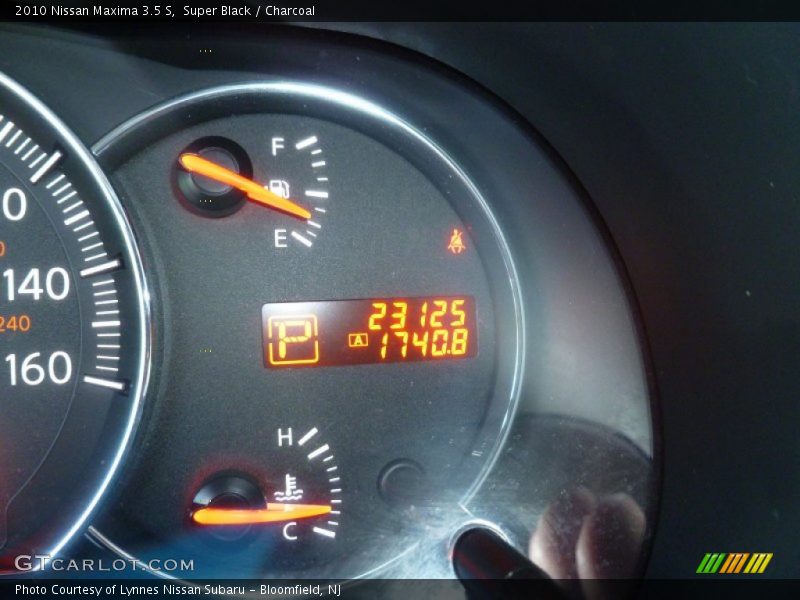 Super Black / Charcoal 2010 Nissan Maxima 3.5 S