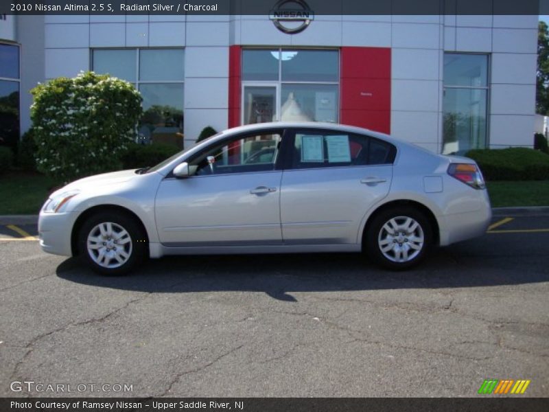 Radiant Silver / Charcoal 2010 Nissan Altima 2.5 S
