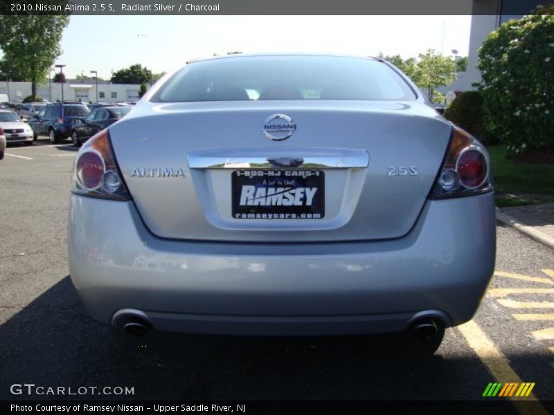 Radiant Silver / Charcoal 2010 Nissan Altima 2.5 S