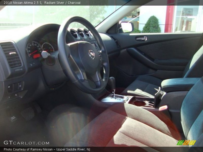Radiant Silver / Charcoal 2010 Nissan Altima 2.5 S