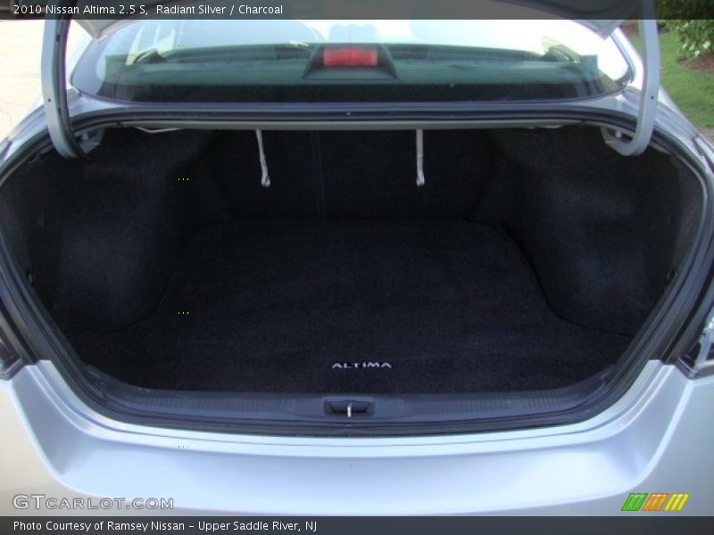 Radiant Silver / Charcoal 2010 Nissan Altima 2.5 S