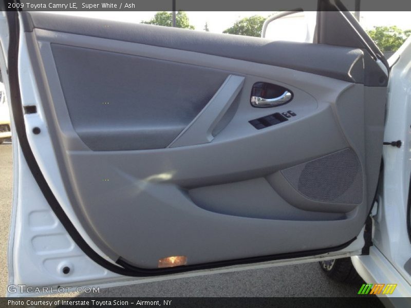 Super White / Ash 2009 Toyota Camry LE