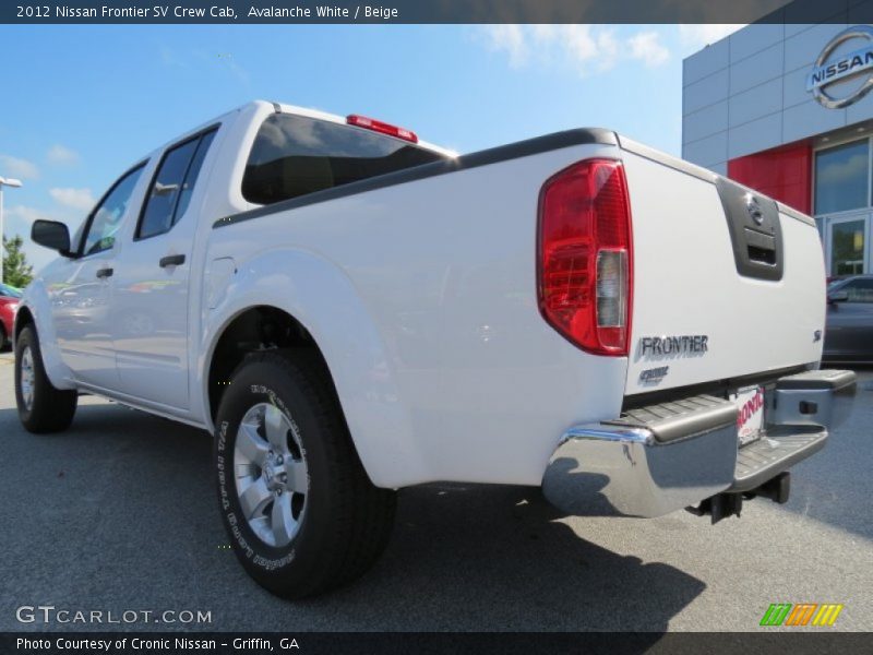 Avalanche White / Beige 2012 Nissan Frontier SV Crew Cab