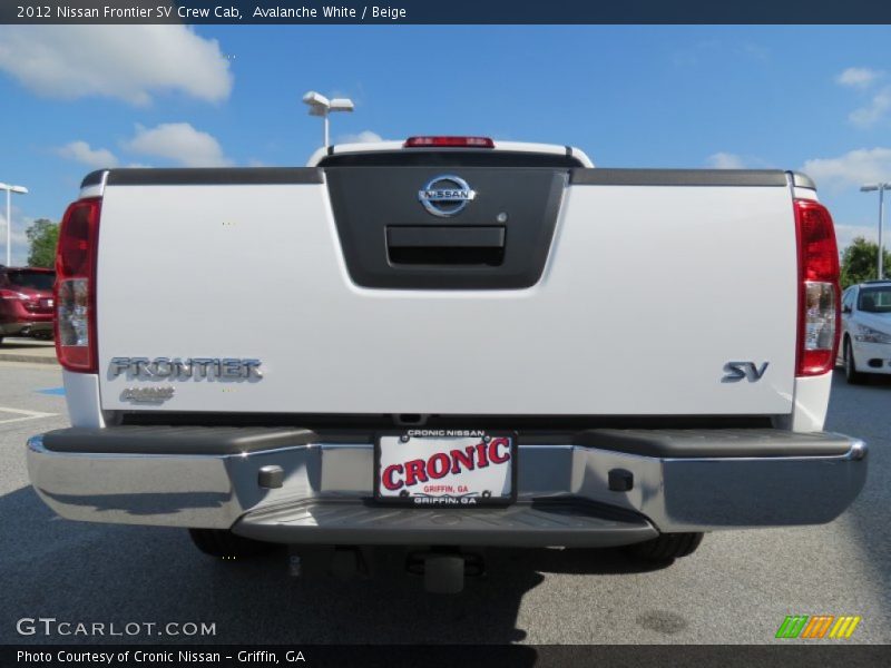 Avalanche White / Beige 2012 Nissan Frontier SV Crew Cab