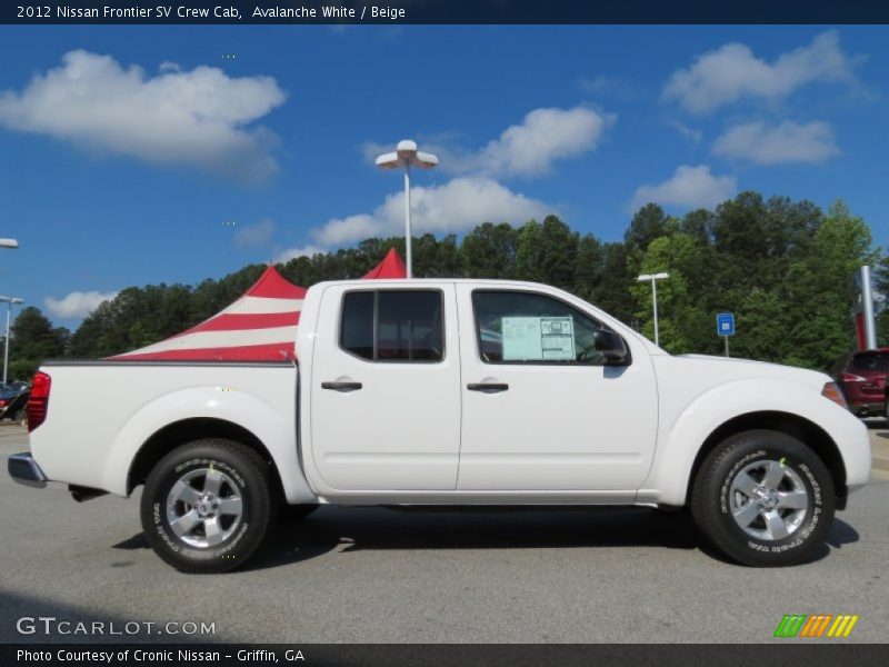 Avalanche White / Beige 2012 Nissan Frontier SV Crew Cab