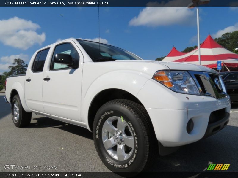 Avalanche White / Beige 2012 Nissan Frontier SV Crew Cab