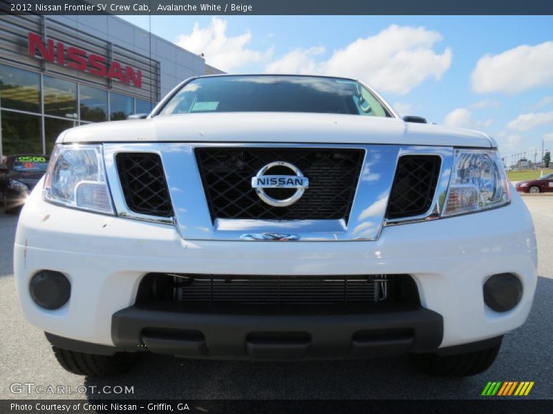Avalanche White / Beige 2012 Nissan Frontier SV Crew Cab