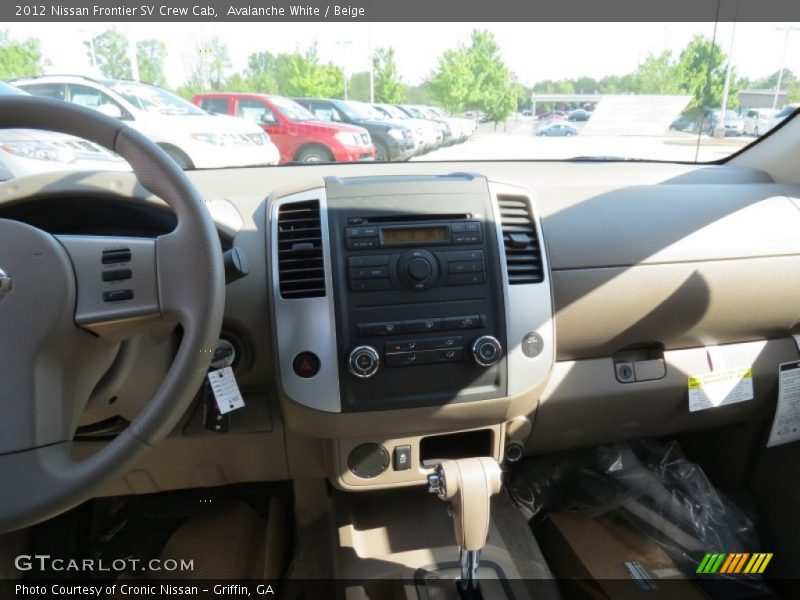 Avalanche White / Beige 2012 Nissan Frontier SV Crew Cab