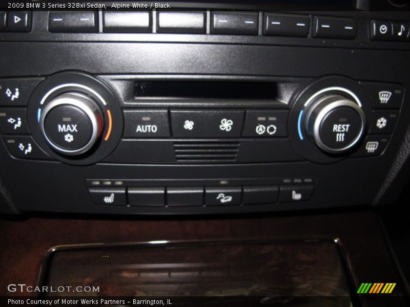 Alpine White / Black 2009 BMW 3 Series 328xi Sedan