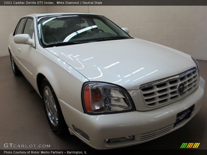 White Diamond / Neutral Shale 2001 Cadillac DeVille DTS Sedan