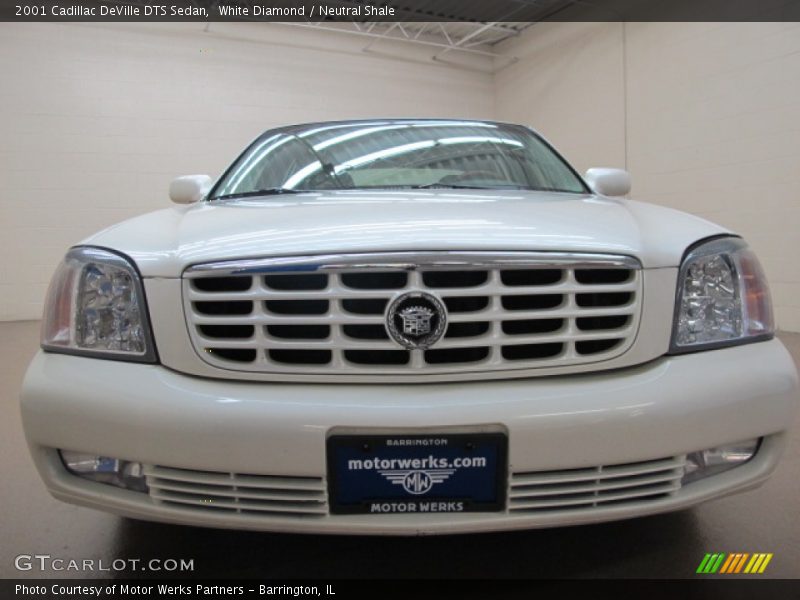 White Diamond / Neutral Shale 2001 Cadillac DeVille DTS Sedan