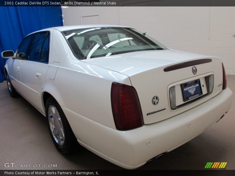 White Diamond / Neutral Shale 2001 Cadillac DeVille DTS Sedan