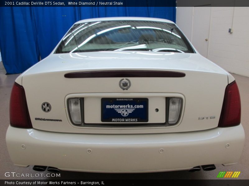 White Diamond / Neutral Shale 2001 Cadillac DeVille DTS Sedan