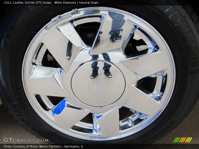 White Diamond / Neutral Shale 2001 Cadillac DeVille DTS Sedan