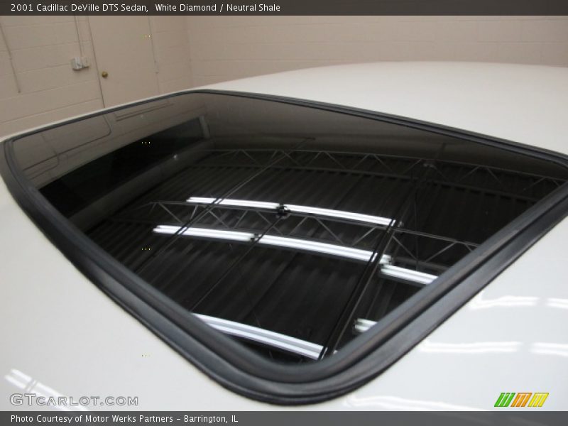 White Diamond / Neutral Shale 2001 Cadillac DeVille DTS Sedan