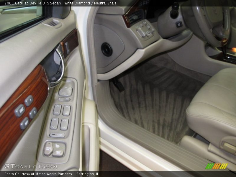 White Diamond / Neutral Shale 2001 Cadillac DeVille DTS Sedan