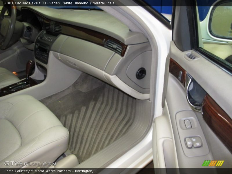 White Diamond / Neutral Shale 2001 Cadillac DeVille DTS Sedan