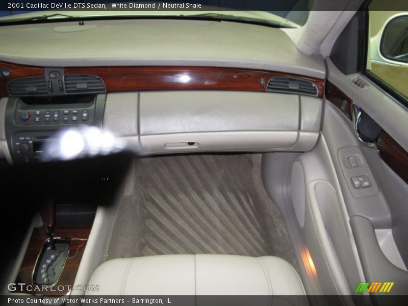 White Diamond / Neutral Shale 2001 Cadillac DeVille DTS Sedan