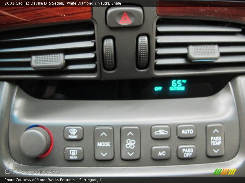 White Diamond / Neutral Shale 2001 Cadillac DeVille DTS Sedan