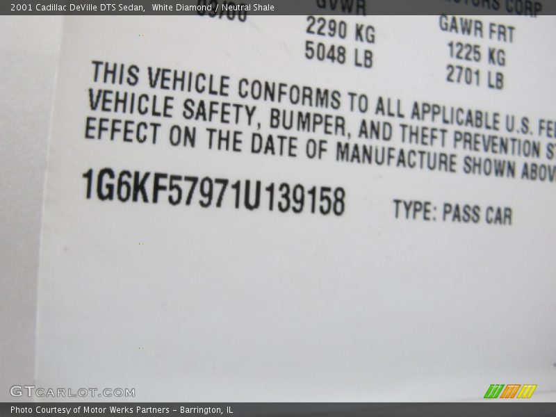 White Diamond / Neutral Shale 2001 Cadillac DeVille DTS Sedan