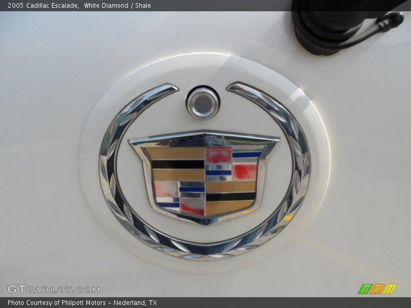 2005 Escalade  Logo