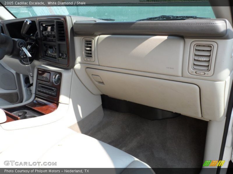 Dashboard of 2005 Escalade 