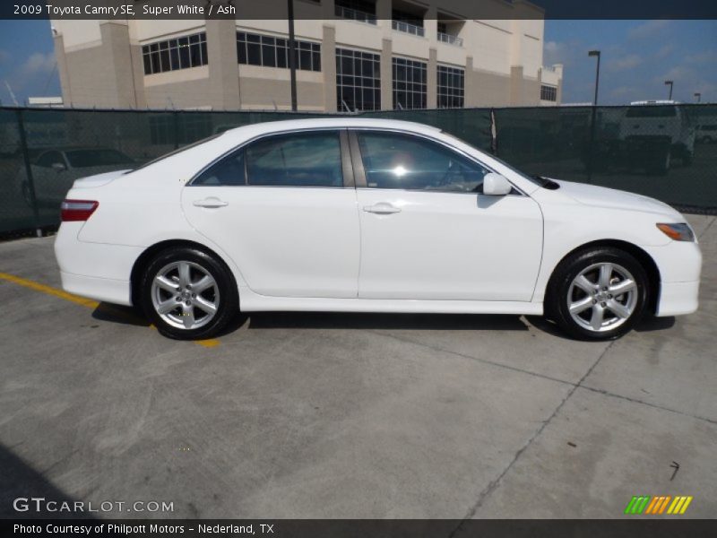 Super White / Ash 2009 Toyota Camry SE