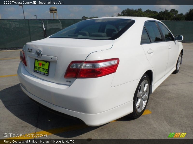 Super White / Ash 2009 Toyota Camry SE