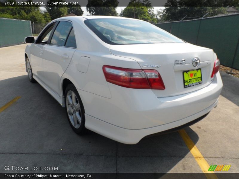 Super White / Ash 2009 Toyota Camry SE