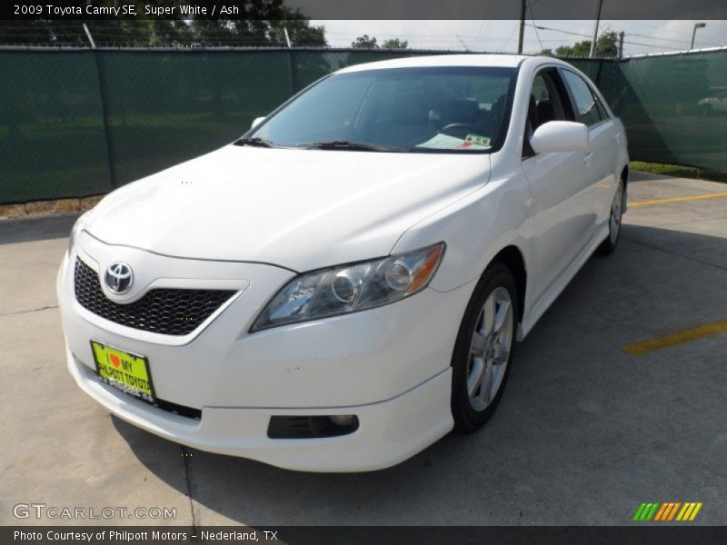 Super White / Ash 2009 Toyota Camry SE