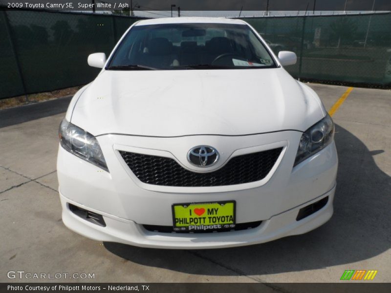 Super White / Ash 2009 Toyota Camry SE