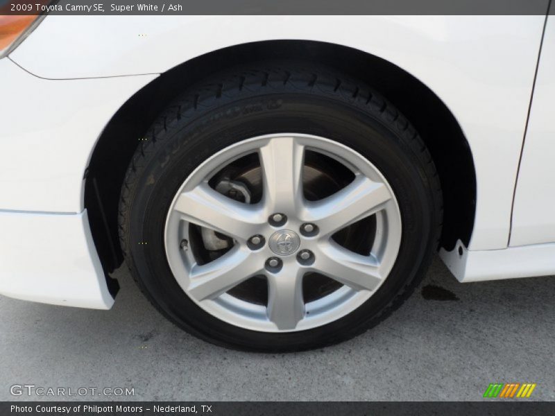 Super White / Ash 2009 Toyota Camry SE