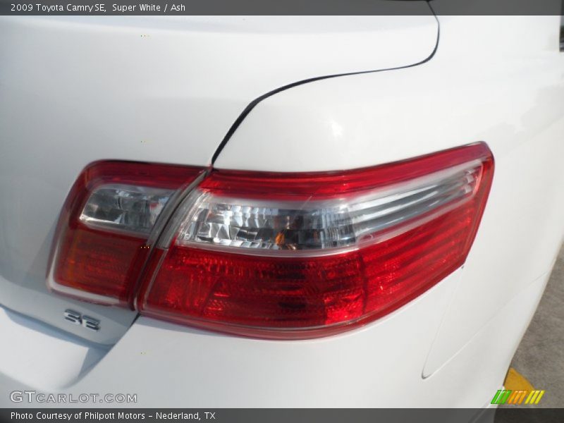 Super White / Ash 2009 Toyota Camry SE