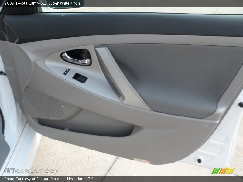 Super White / Ash 2009 Toyota Camry SE