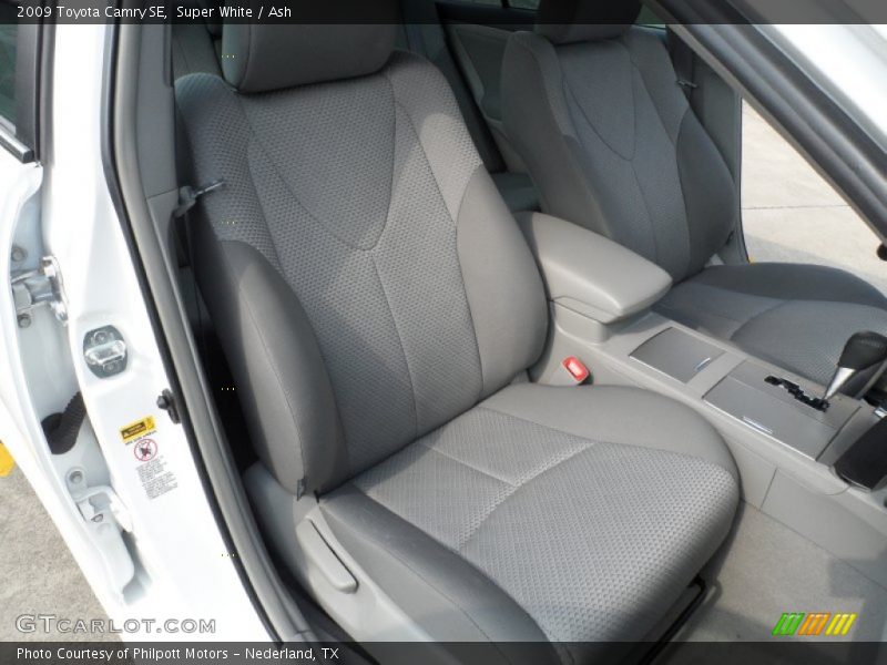 Super White / Ash 2009 Toyota Camry SE