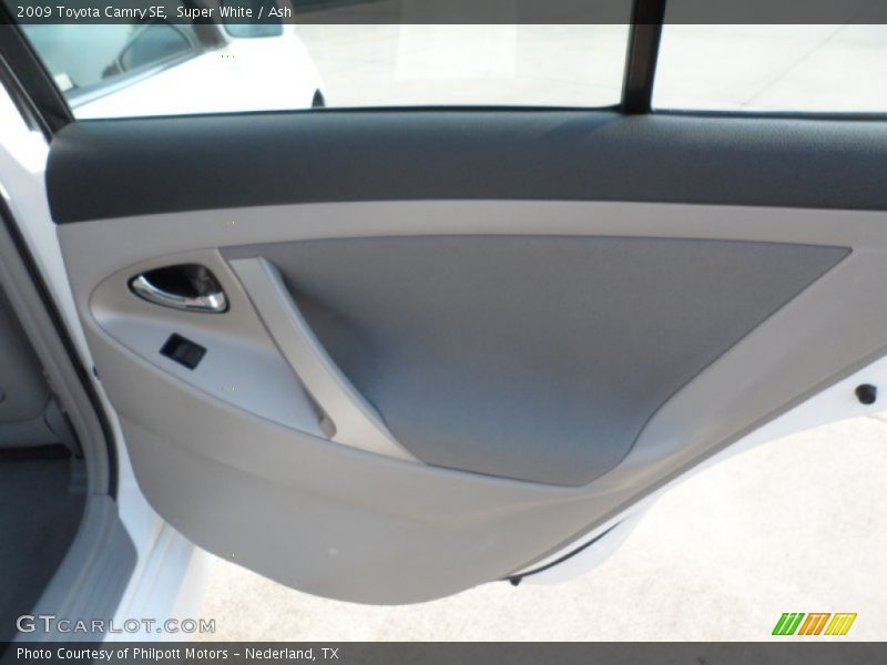Super White / Ash 2009 Toyota Camry SE