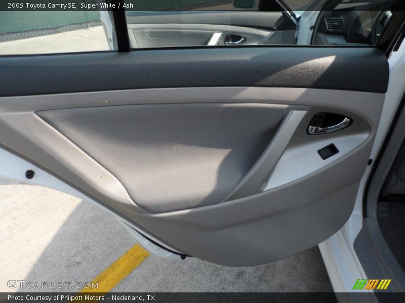 Super White / Ash 2009 Toyota Camry SE