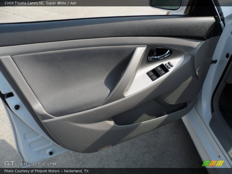 Super White / Ash 2009 Toyota Camry SE