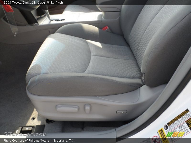 Super White / Ash 2009 Toyota Camry SE