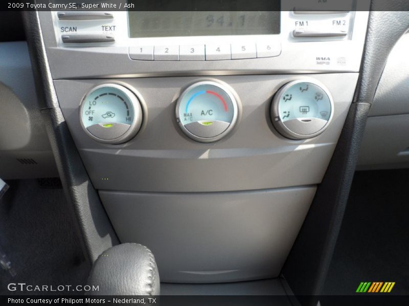Super White / Ash 2009 Toyota Camry SE