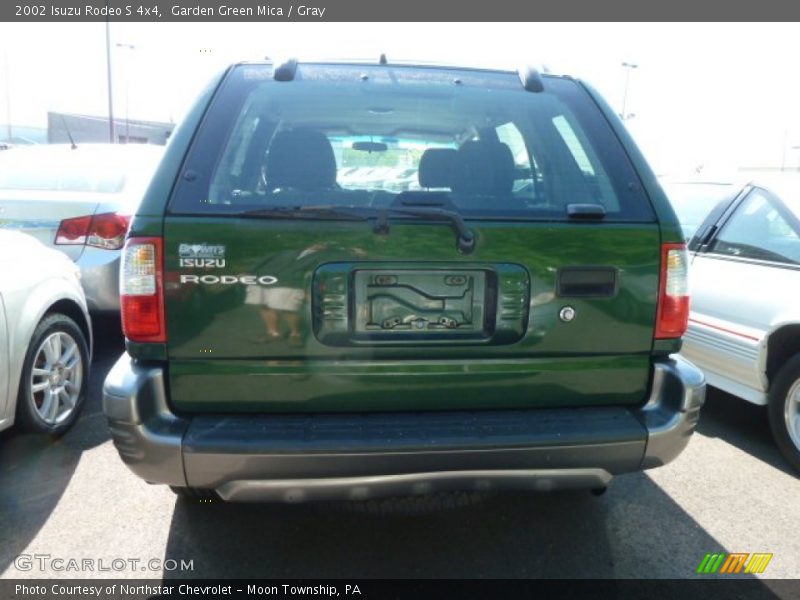 Garden Green Mica / Gray 2002 Isuzu Rodeo S 4x4