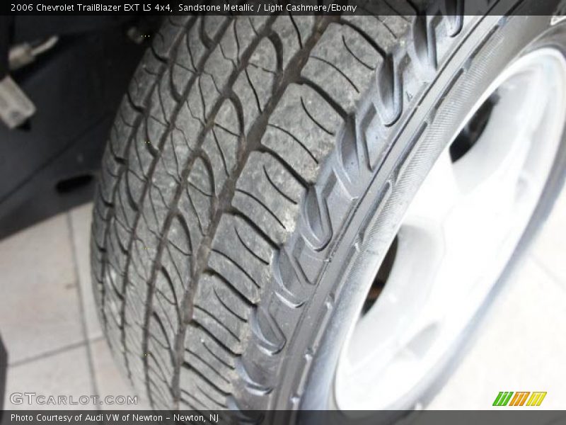 Sandstone Metallic / Light Cashmere/Ebony 2006 Chevrolet TrailBlazer EXT LS 4x4