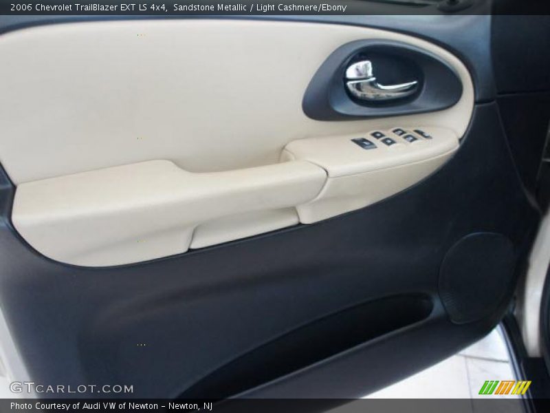 Sandstone Metallic / Light Cashmere/Ebony 2006 Chevrolet TrailBlazer EXT LS 4x4