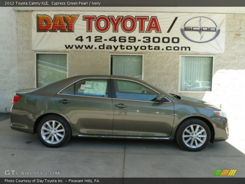 Cypress Green Pearl / Ivory 2012 Toyota Camry XLE